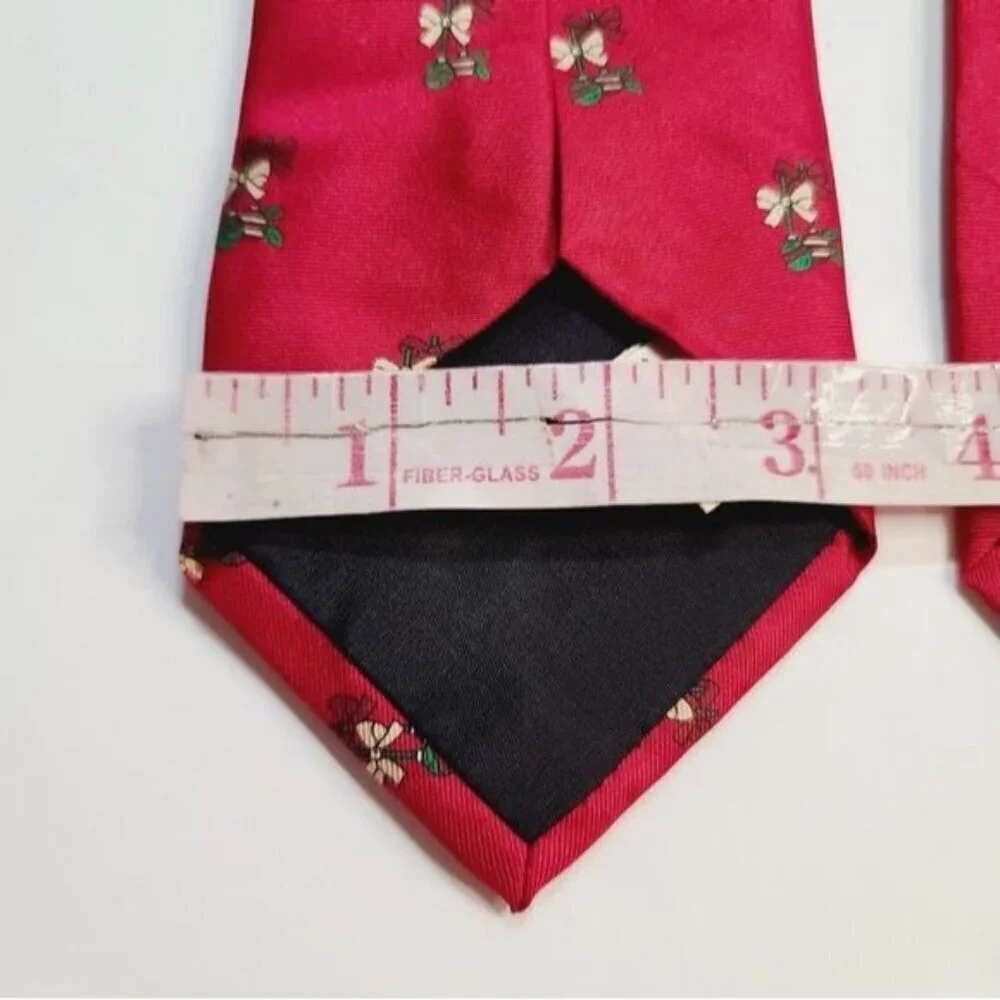 Vintage Saks Fifth Avenue Silk Red Novelty Christmas Print Neck Tie